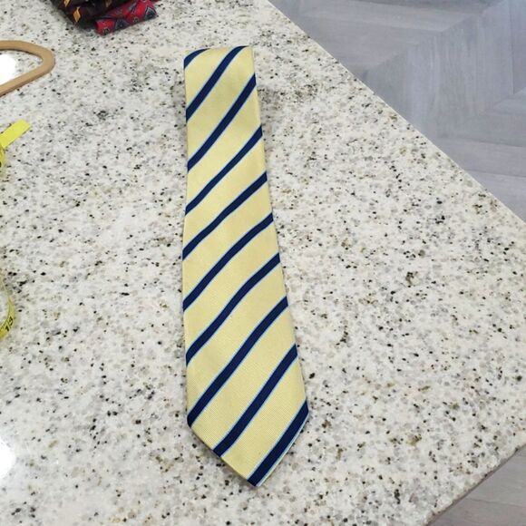 Duck Head 100% Silk Yellow/ Blue Stripe Pattern Made in USA Tie Necktie 3.5x62 - Picture 3 of 4